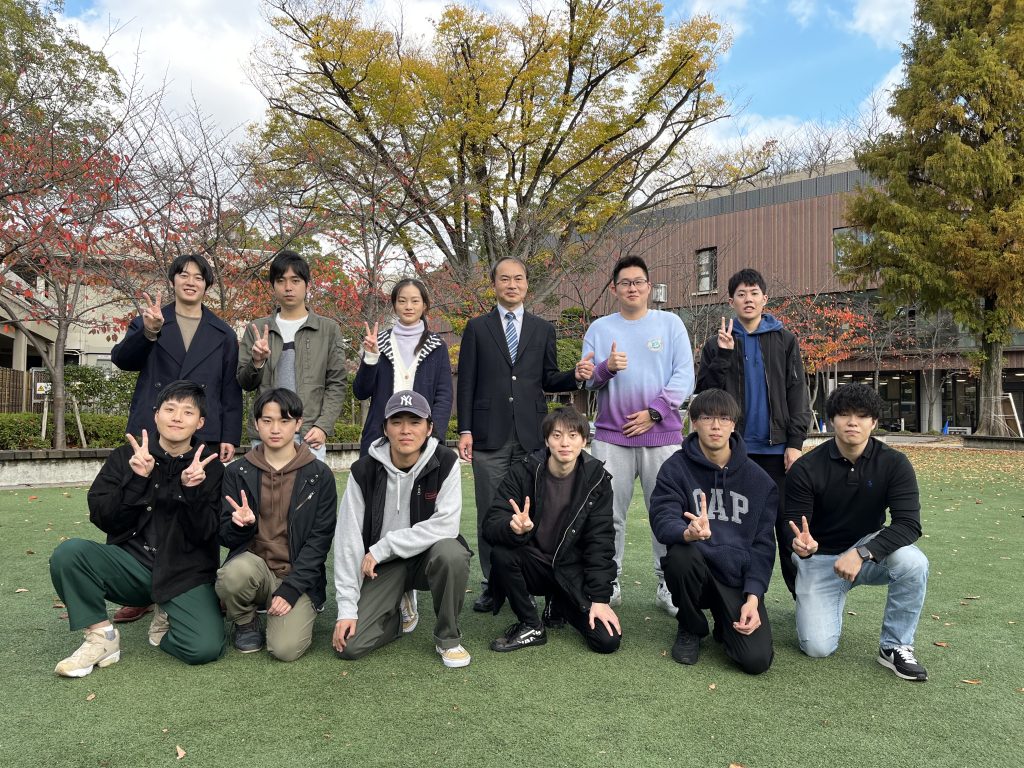 大学　集合写真 卒業アルバム用の集合写真を撮影しました。 – 機能材料研究室